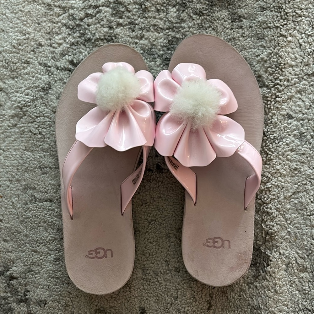 UGG WOMEN’s slippers